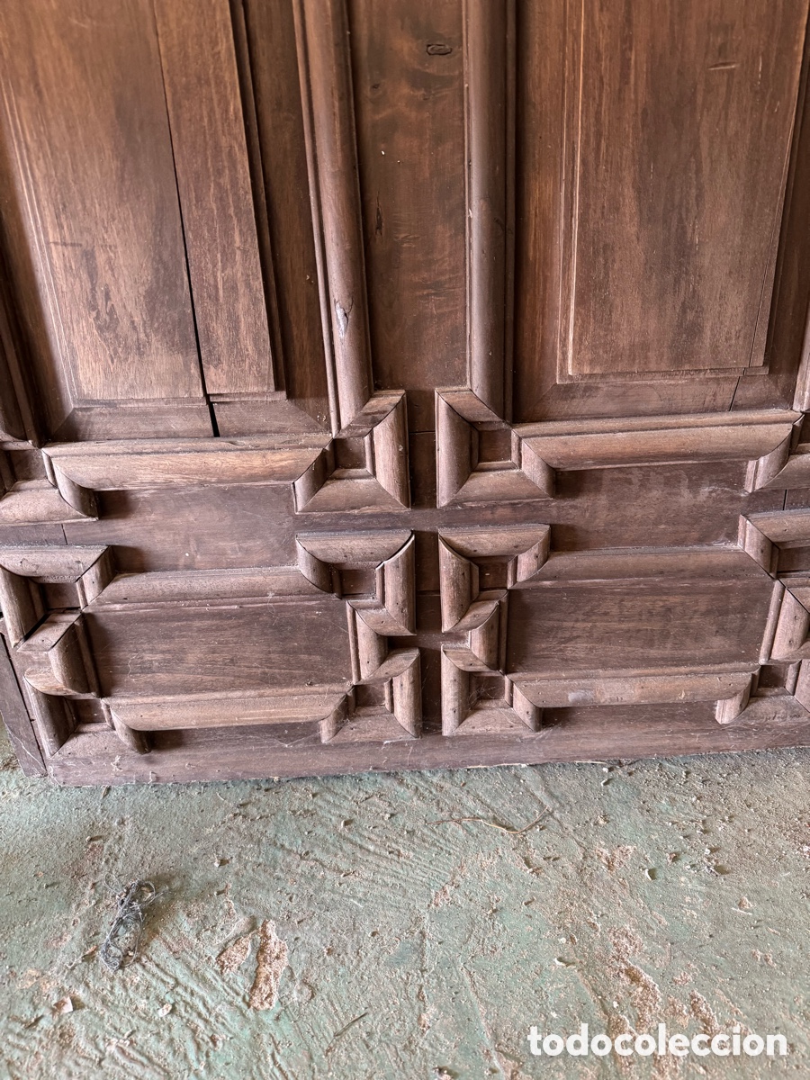 Antig&uuml;edades: Puerta de madera con adornos - Foto 6