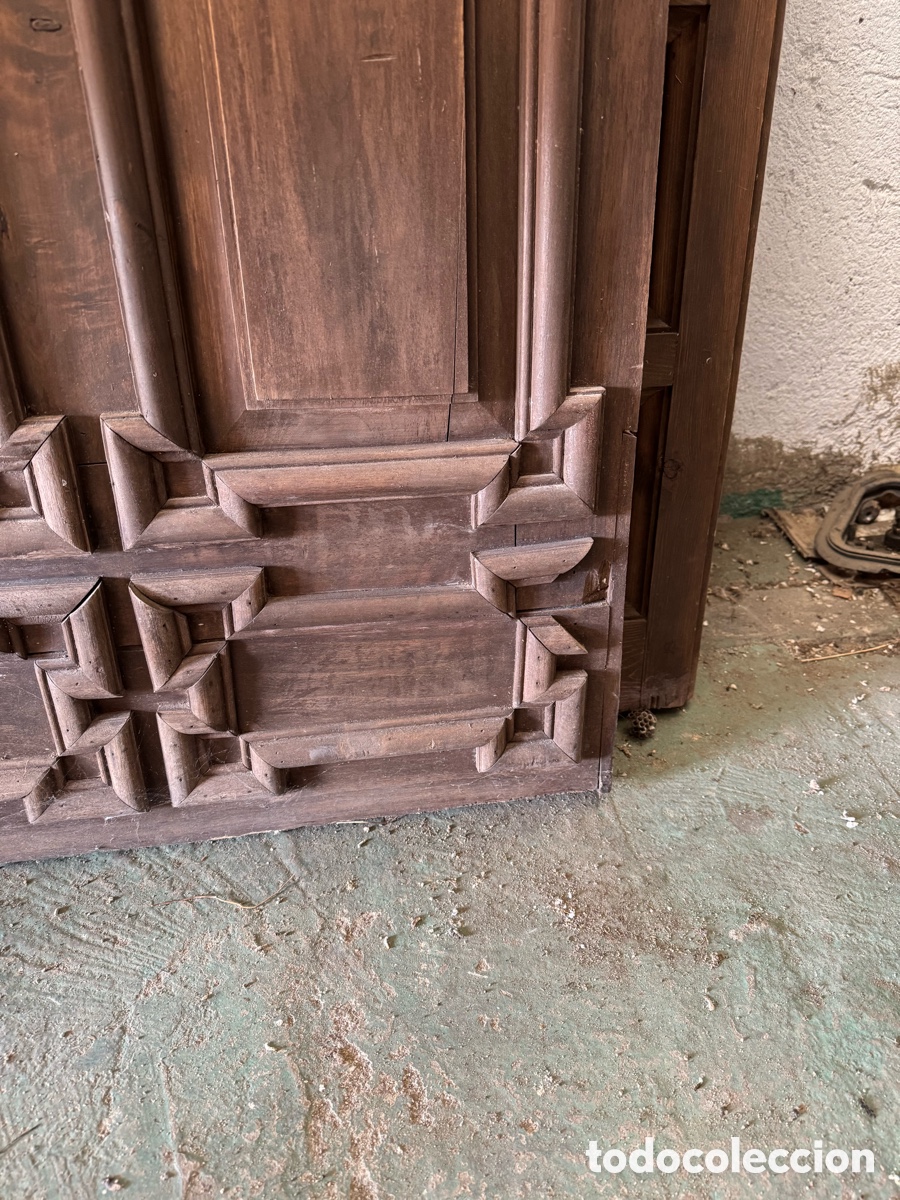 Antig&uuml;edades: Puerta de madera con adornos - Foto 7