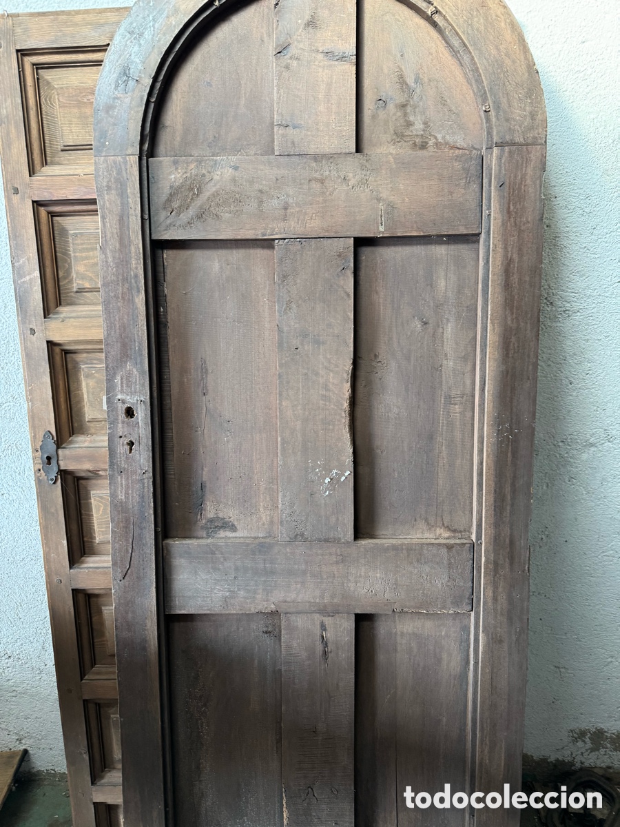 Antig&uuml;edades: Puerta de madera con adornos - Foto 9