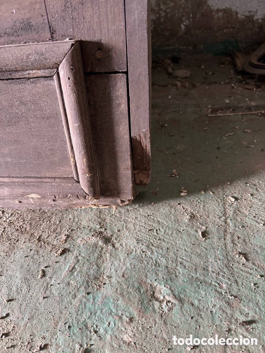 Antig&uuml;edades: Puerta de madera con adornos - Foto 12