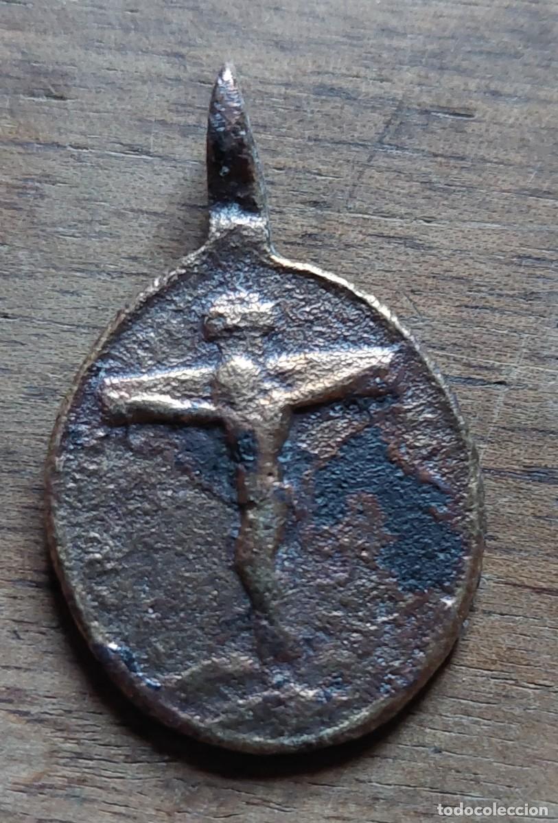 Antig&uuml;edades: Antigua medalla Cristo crucificado - Foto 1