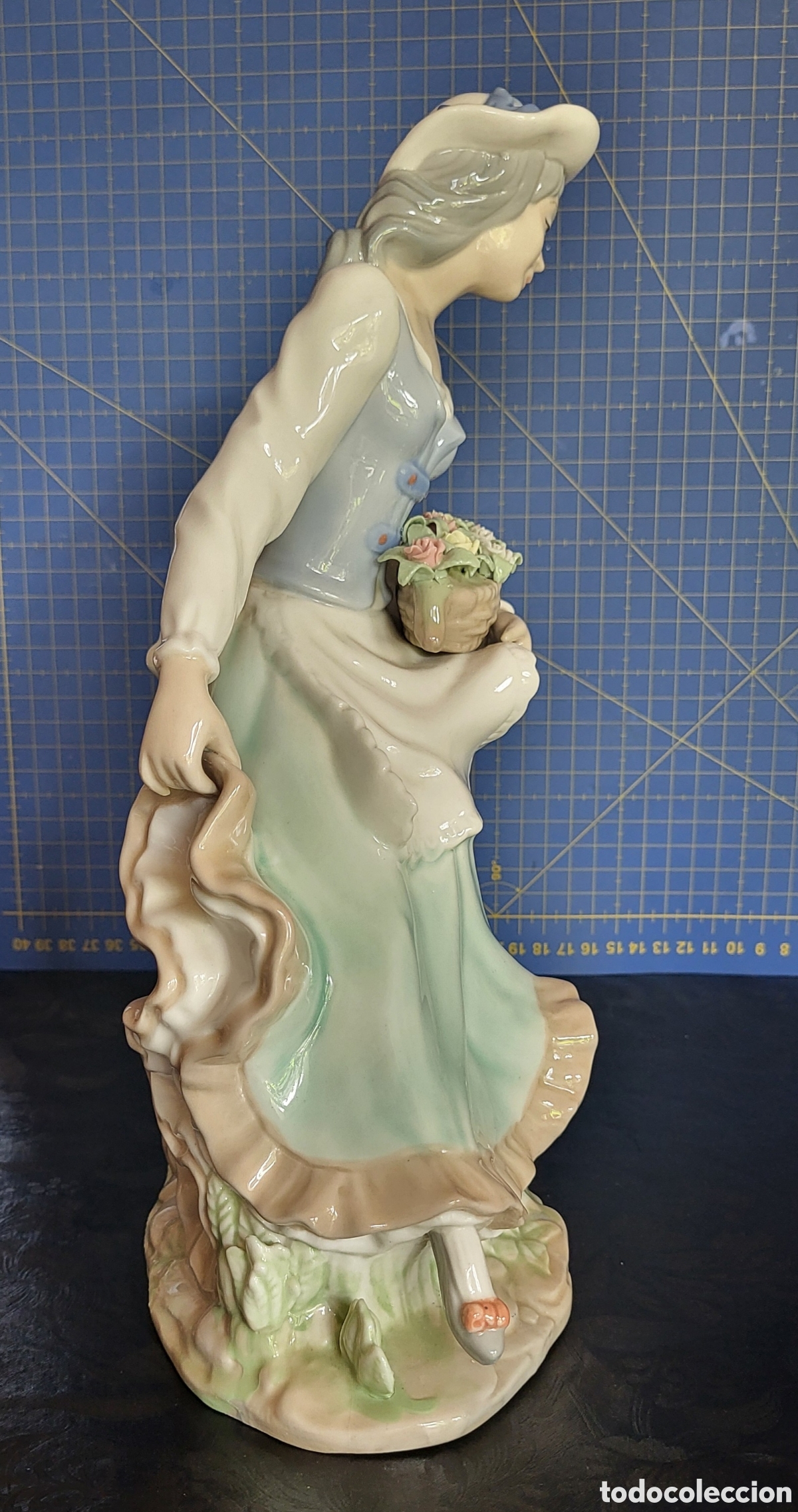 Antig&uuml;edades: Tengra mujer con cesta flores - Foto 2