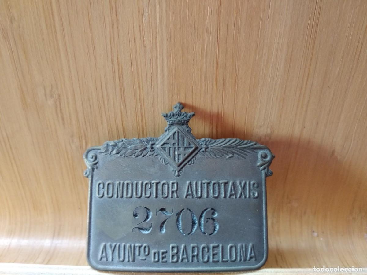 Antiguidades: PLACA CONDUCTOR AUTOTAXIS N&ordm; 2706 AYUNTAMIENTO DE BARCELONA