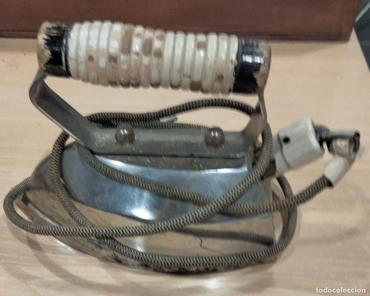 Antig&uuml;edades: Plancha el&eacute;ctrica UFESA - Foto 1