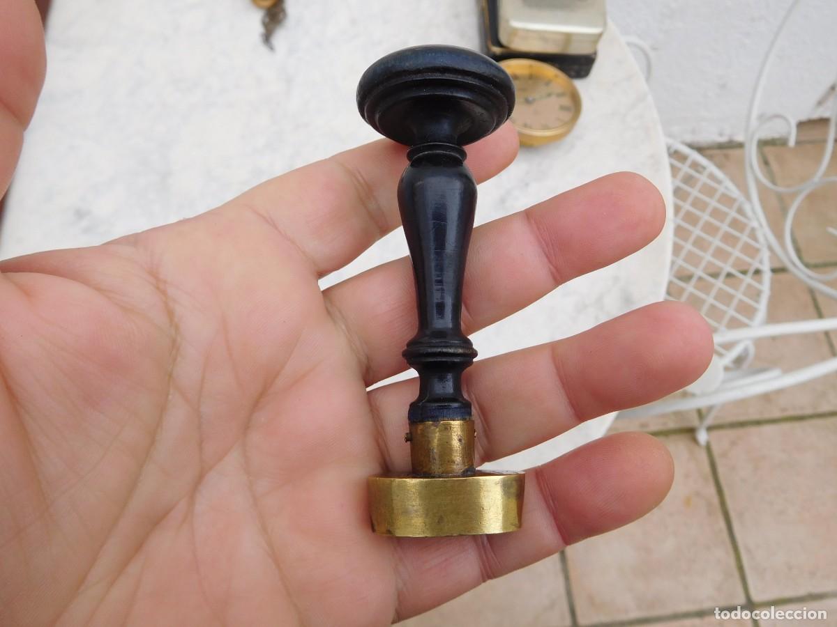 Antig&uuml;edades: Tamp&oacute;n antiguo de madera y bronce - Foto 1