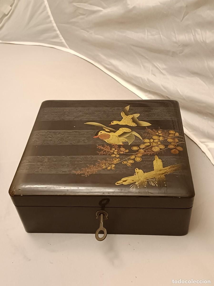 Antig&uuml;edades: Caja decorada a mano - Foto 1