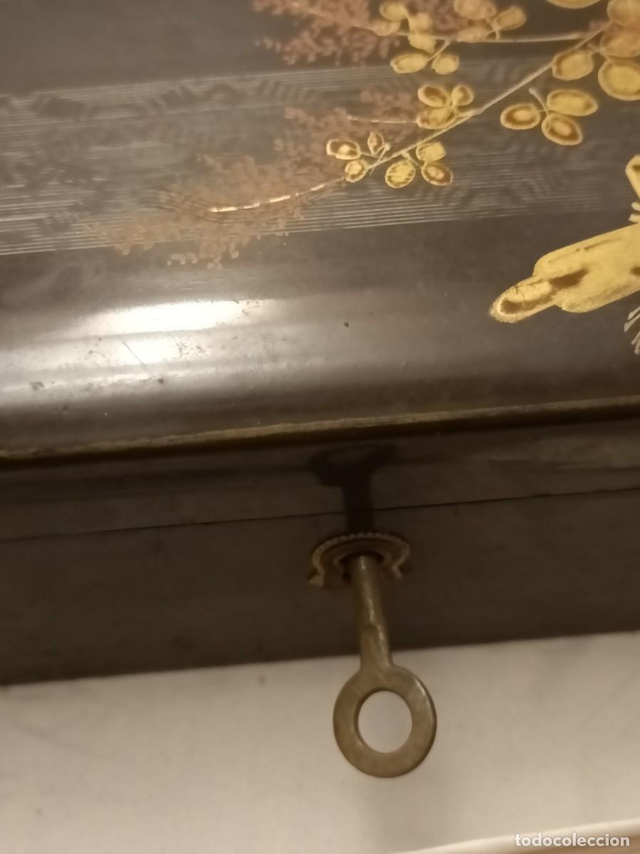 Antig&uuml;edades: Caja decorada a mano - Foto 3