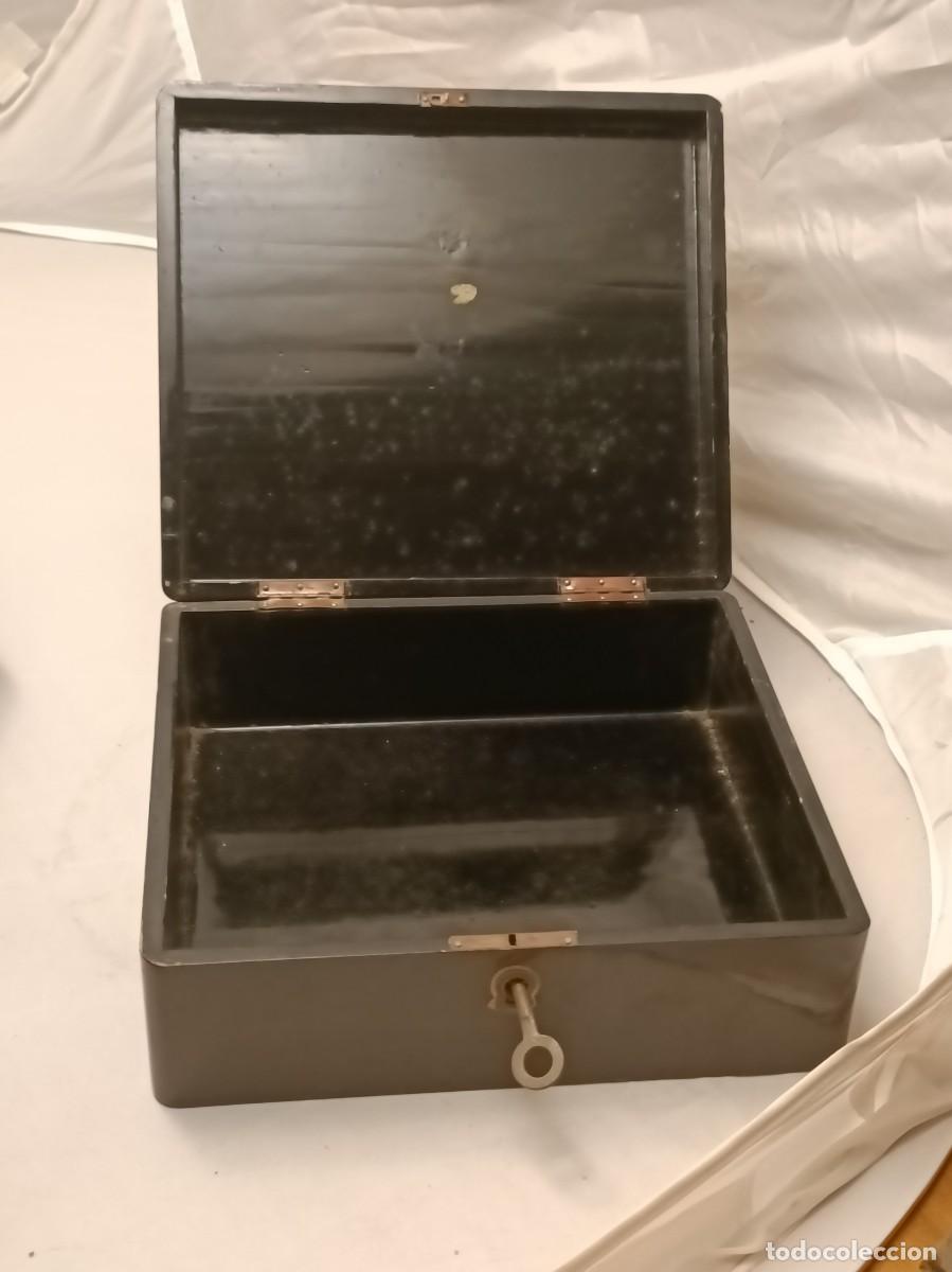 Antig&uuml;edades: Caja decorada a mano - Foto 5