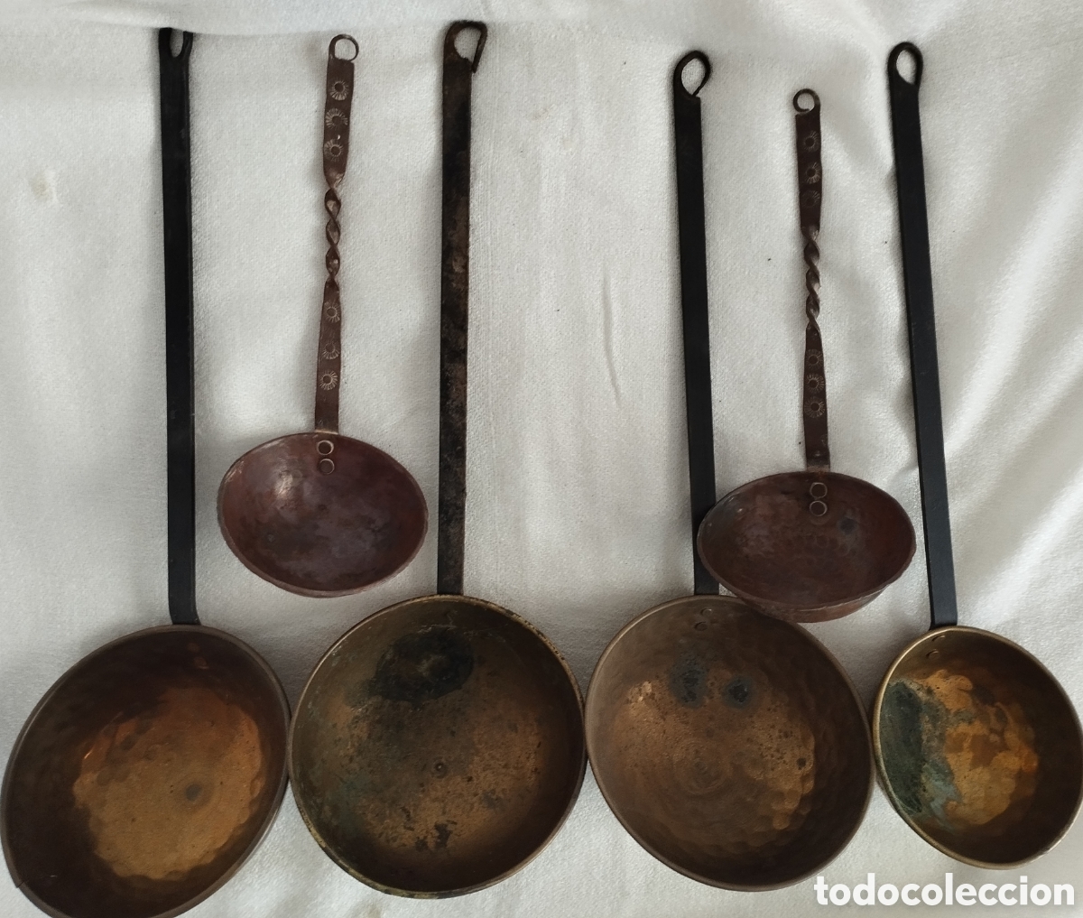 Antig&uuml;edades: Antigua Espetera y Cazos Lat&oacute;n. - Foto 9