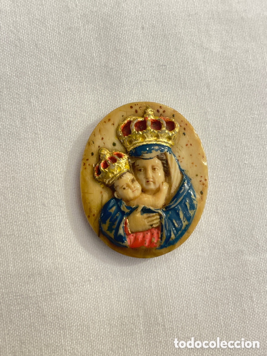 Antig&uuml;edades: Miniatura de la Virgen del Rosario. S. XVIII. 3 cm
