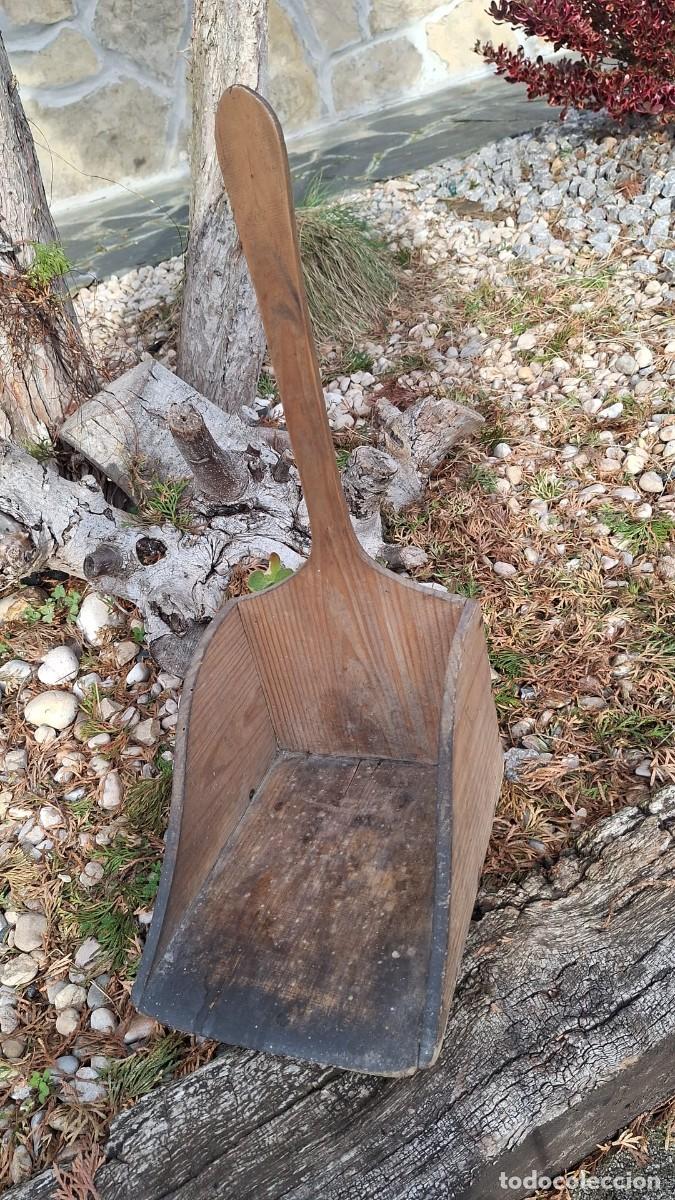 Antig&uuml;edades: Antiguo Recogedor de Madera - Foto 2