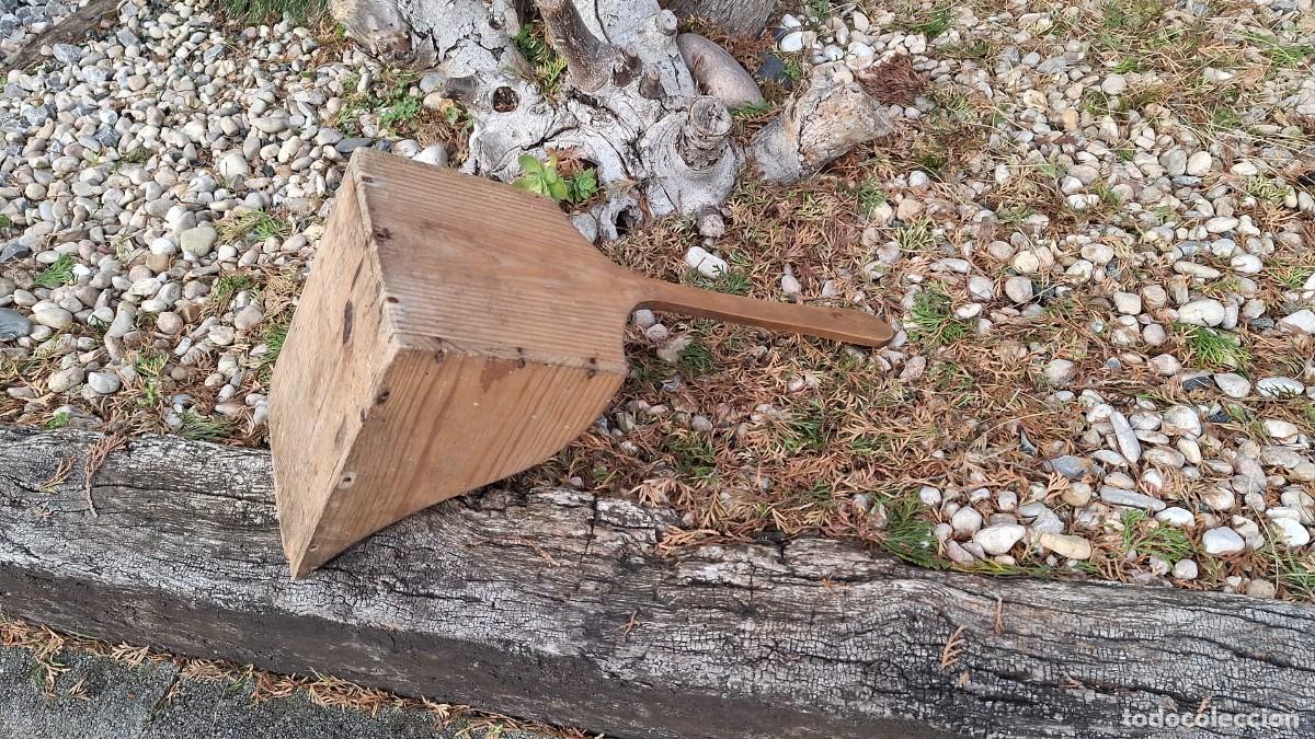 Antig&uuml;edades: Antiguo Recogedor de Madera - Foto 3