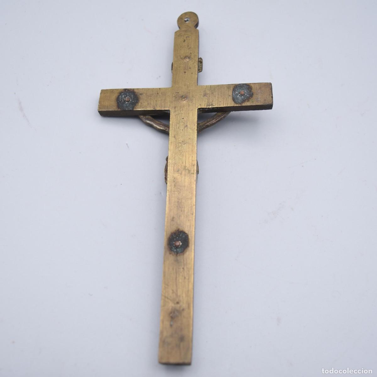 Antig&uuml;edades: Crucifijo antiguo de bronce y madera - Foto 4
