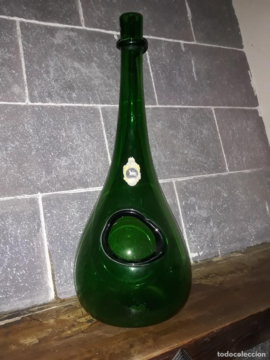 Antig&uuml;edades: Antigua botella de dise&ntilde;o - Foto 1