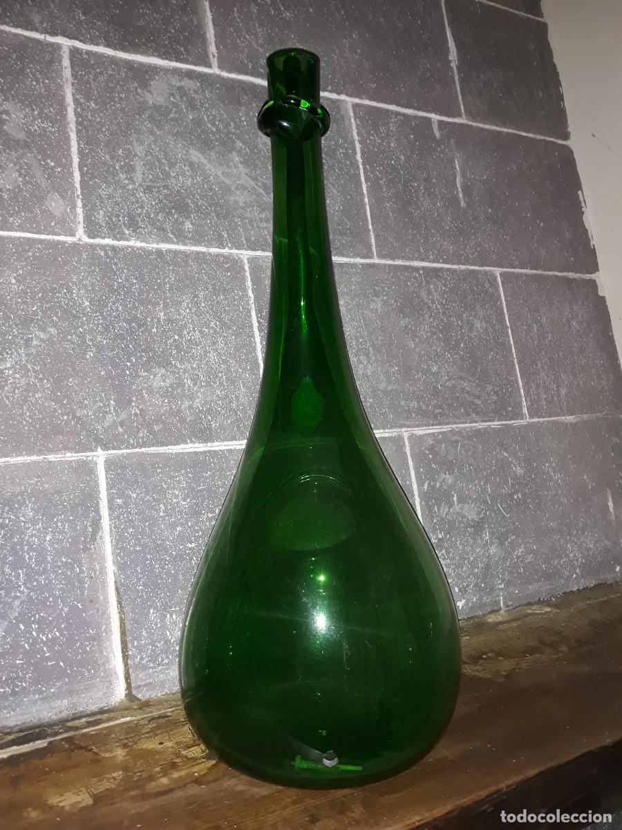 Antig&uuml;edades: Antigua botella de dise&ntilde;o - Foto 2