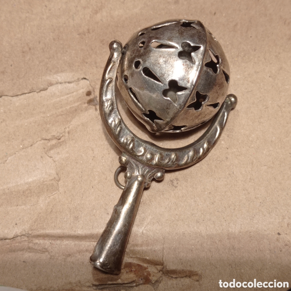 Antig&uuml;edades: Antiguo sonajero de plata - sin mango. - Foto 1