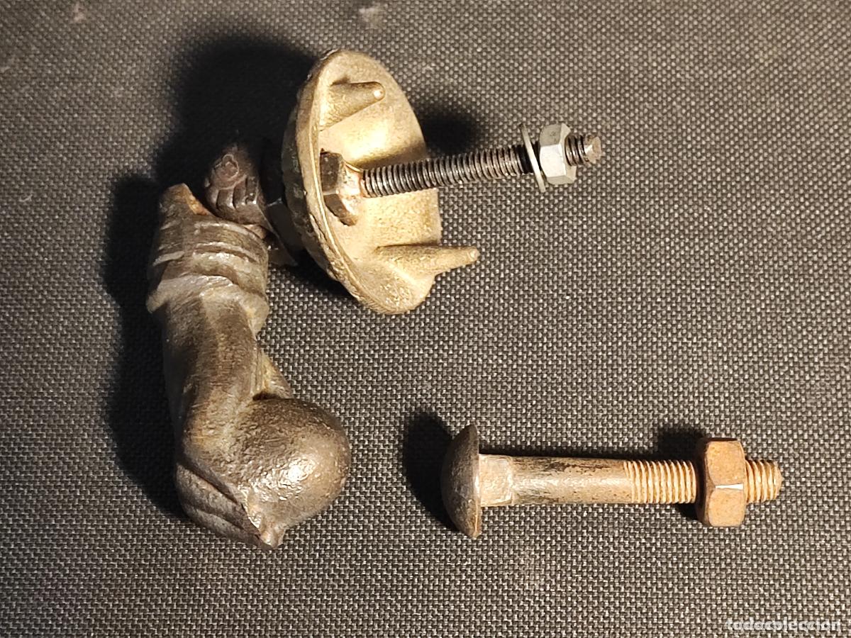 Antig&uuml;edades: PICAPORTE, ALDABA, MANO DE HIERRO Y PLACA DE BRONCE, COMPLETO - Foto 2
