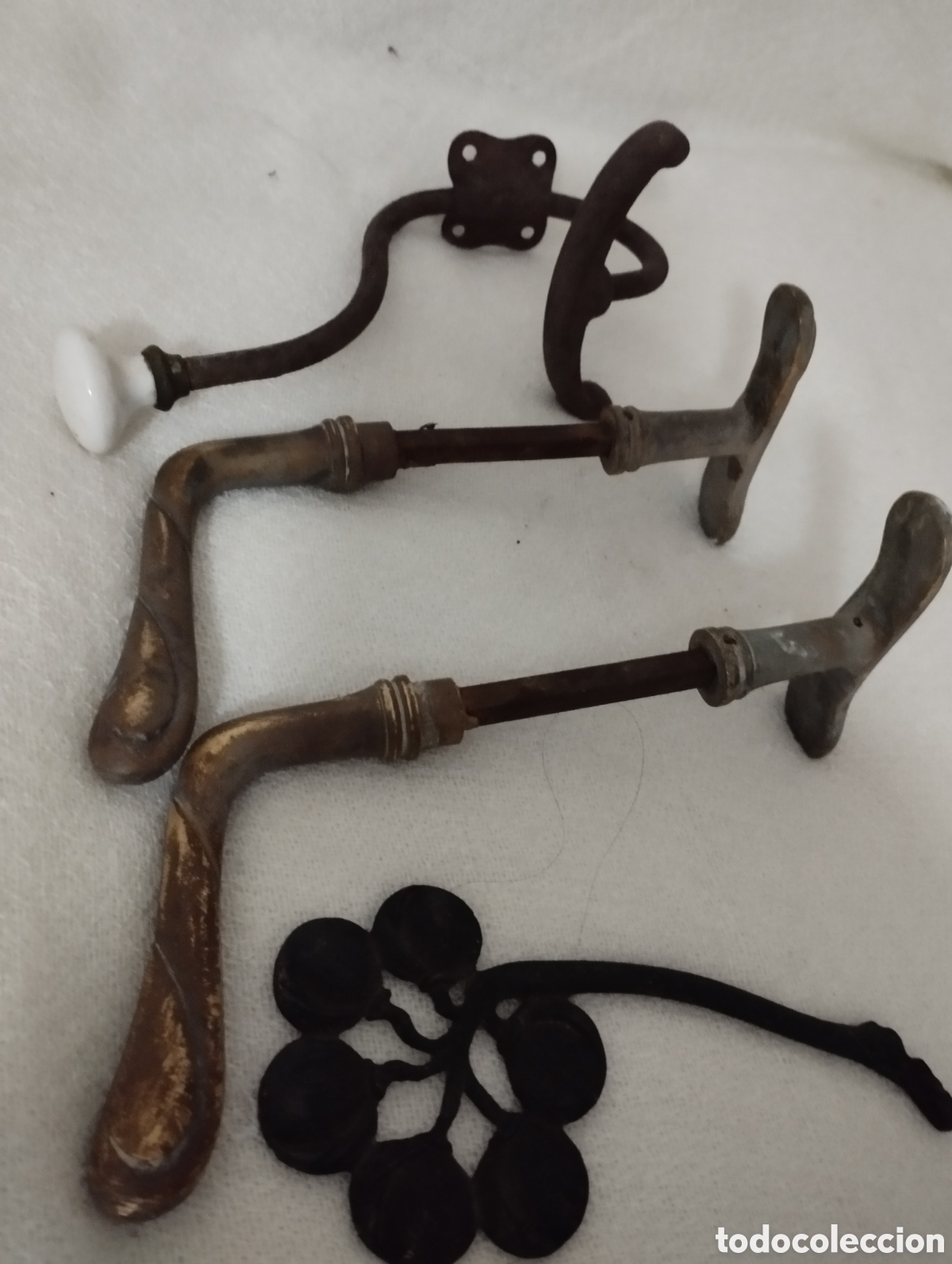 Antig&uuml;edades: Antiguas Manivelas y percha bronce. - Foto 8