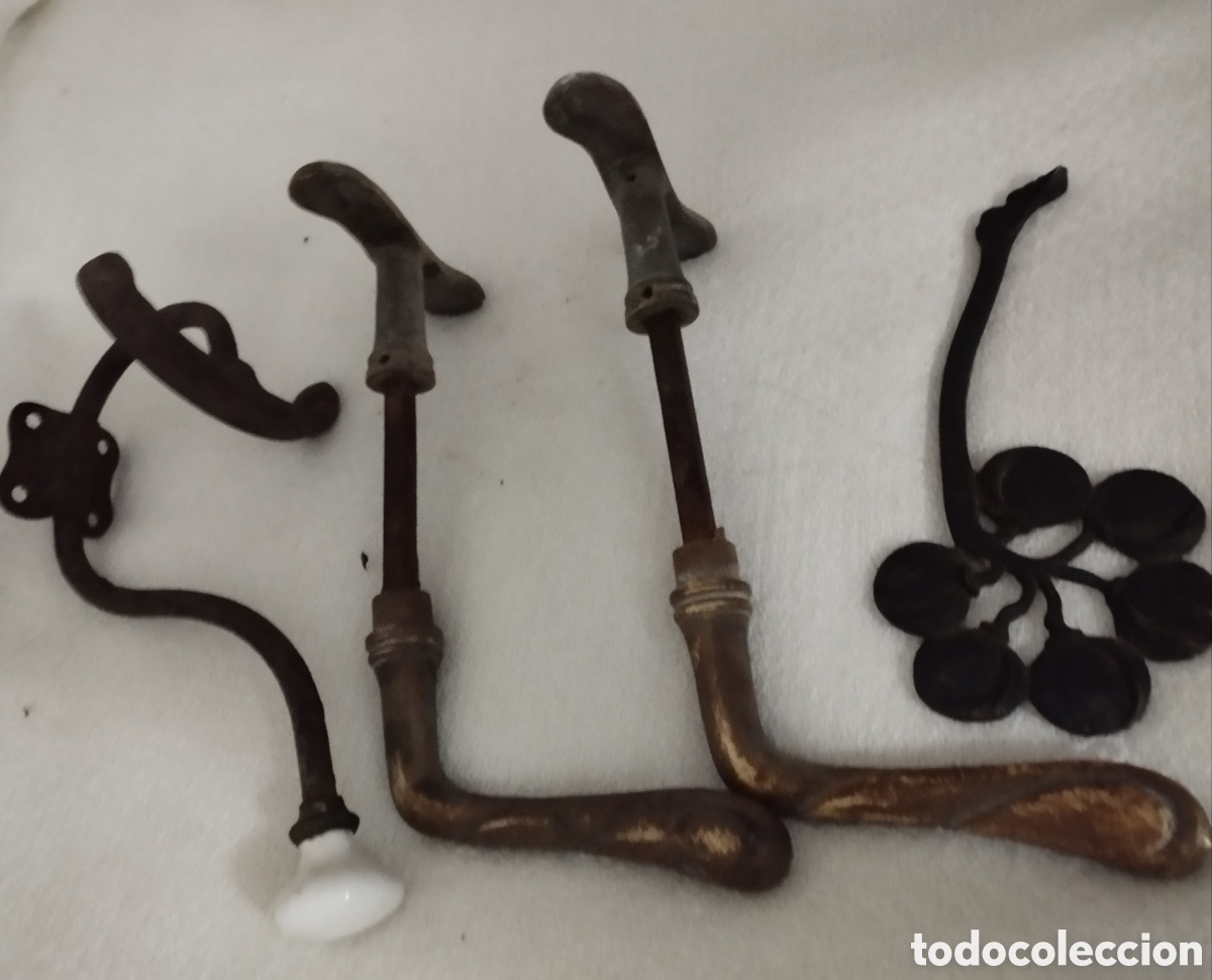 Antig&uuml;edades: Antiguas Manivelas y percha bronce. - Foto 9