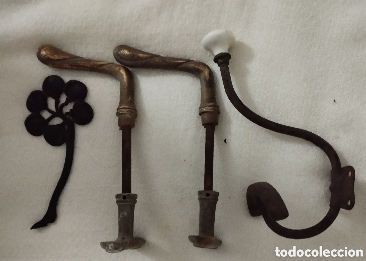 Antig&uuml;edades: Antiguas Manivelas y percha bronce. - Foto 10