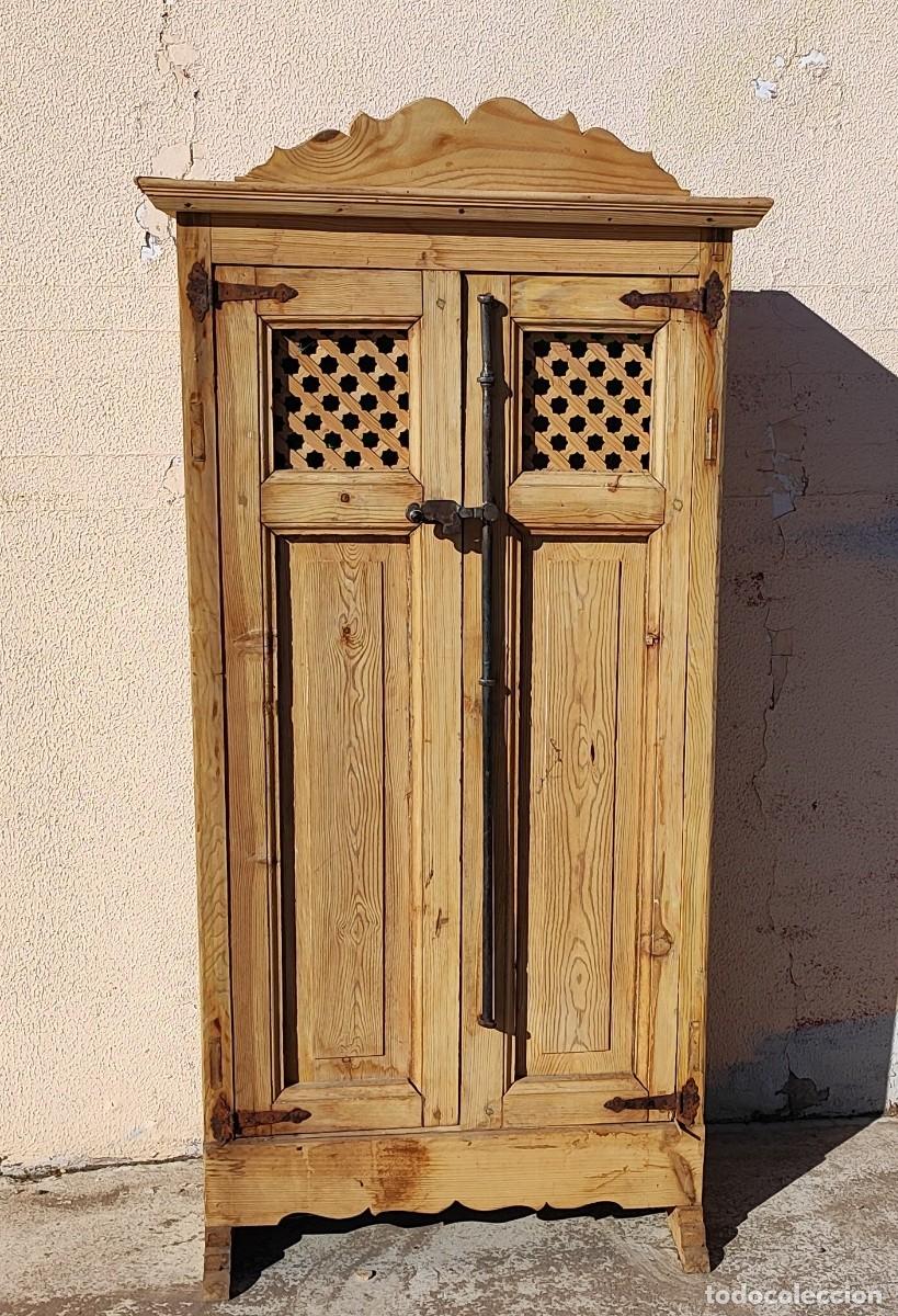 Antig&uuml;edades: Alacena rustica de dos puertas con celosia - Foto 2