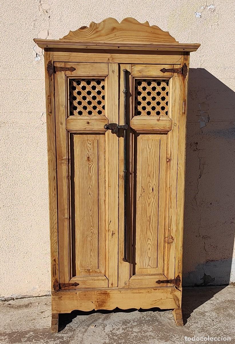Antig&uuml;edades: Alacena rustica de dos puertas con celosia - Foto 3