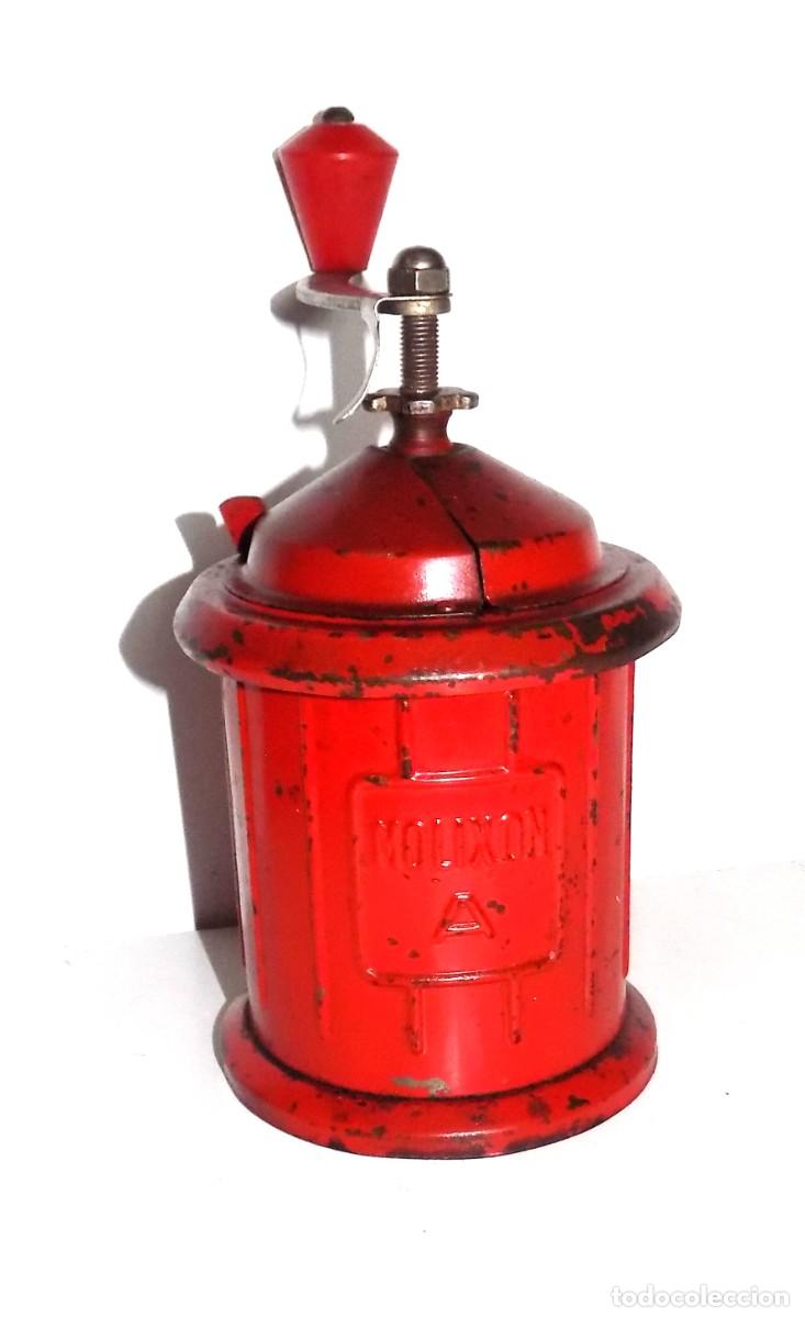 Antig&uuml;edades: MOLINILLO DE CAF&Eacute; MARCA MOLIXON. MODELO A.-ROJO-. ESPA&Ntilde;A. CA. 1950/60