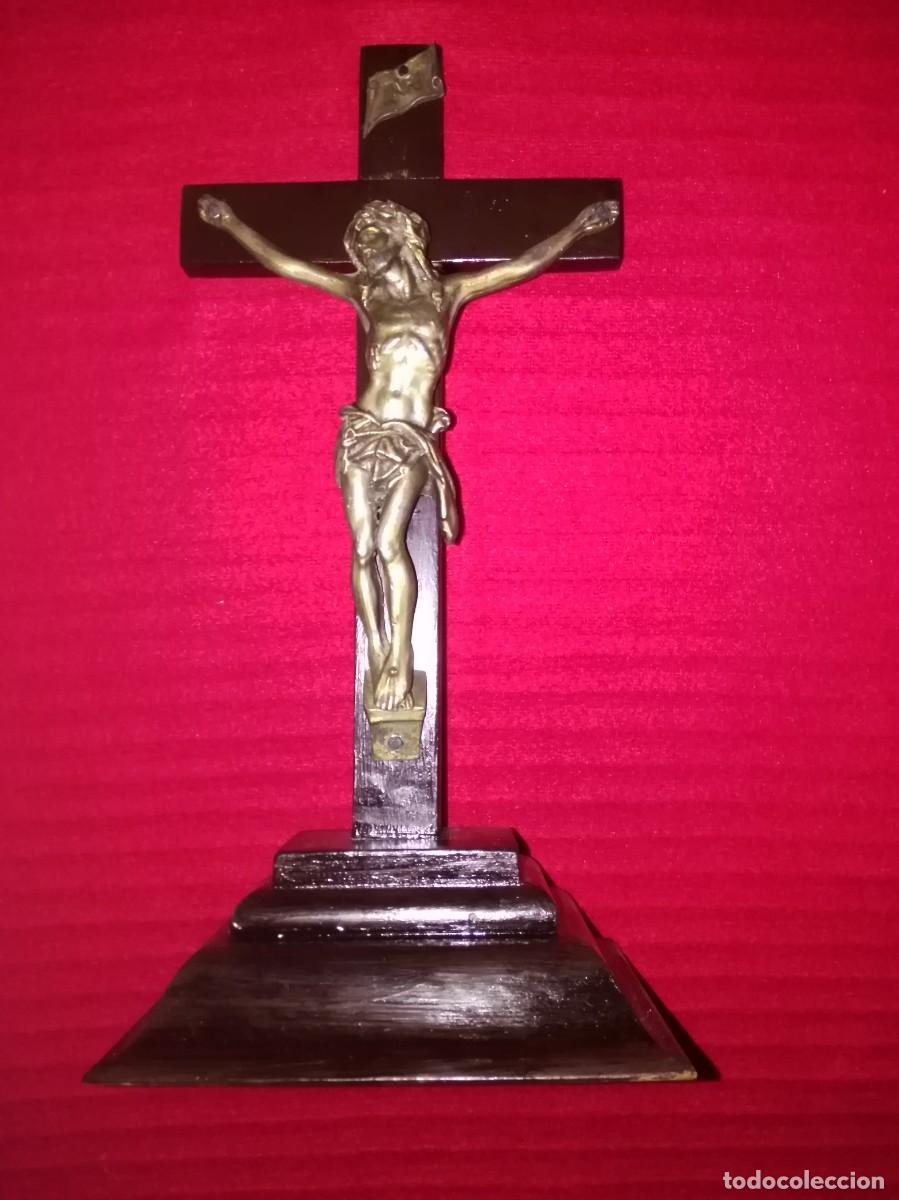 Antig&uuml;edades: Crucifijo de sobremesa - Foto 1