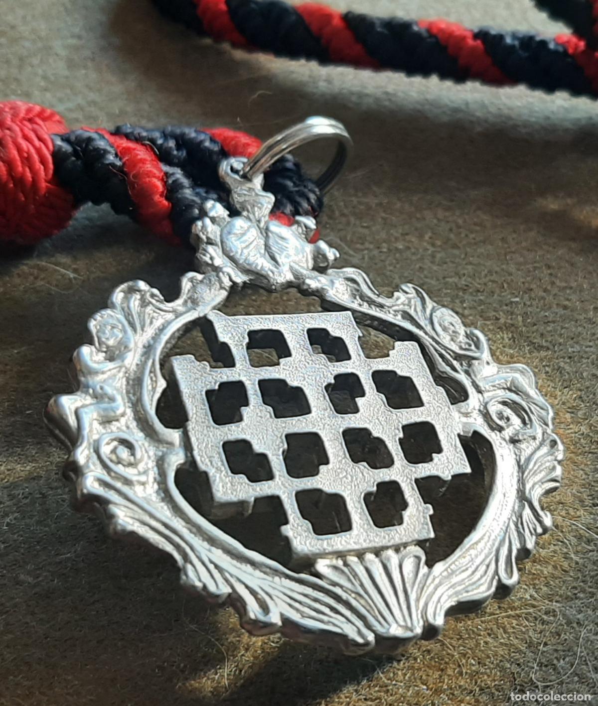 Antig&uuml;edades: MEDALLA CON CORDON - CRUZ DE JERUSALEN - Foto 1