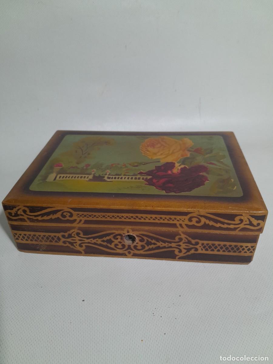 Antig&uuml;edades: caja de labores de madera - - Foto 3