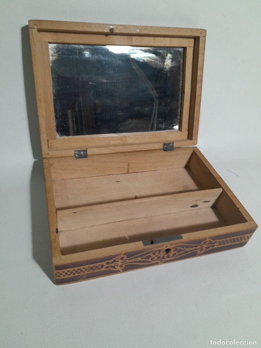 Antig&uuml;edades: caja de labores de madera - - Foto 4