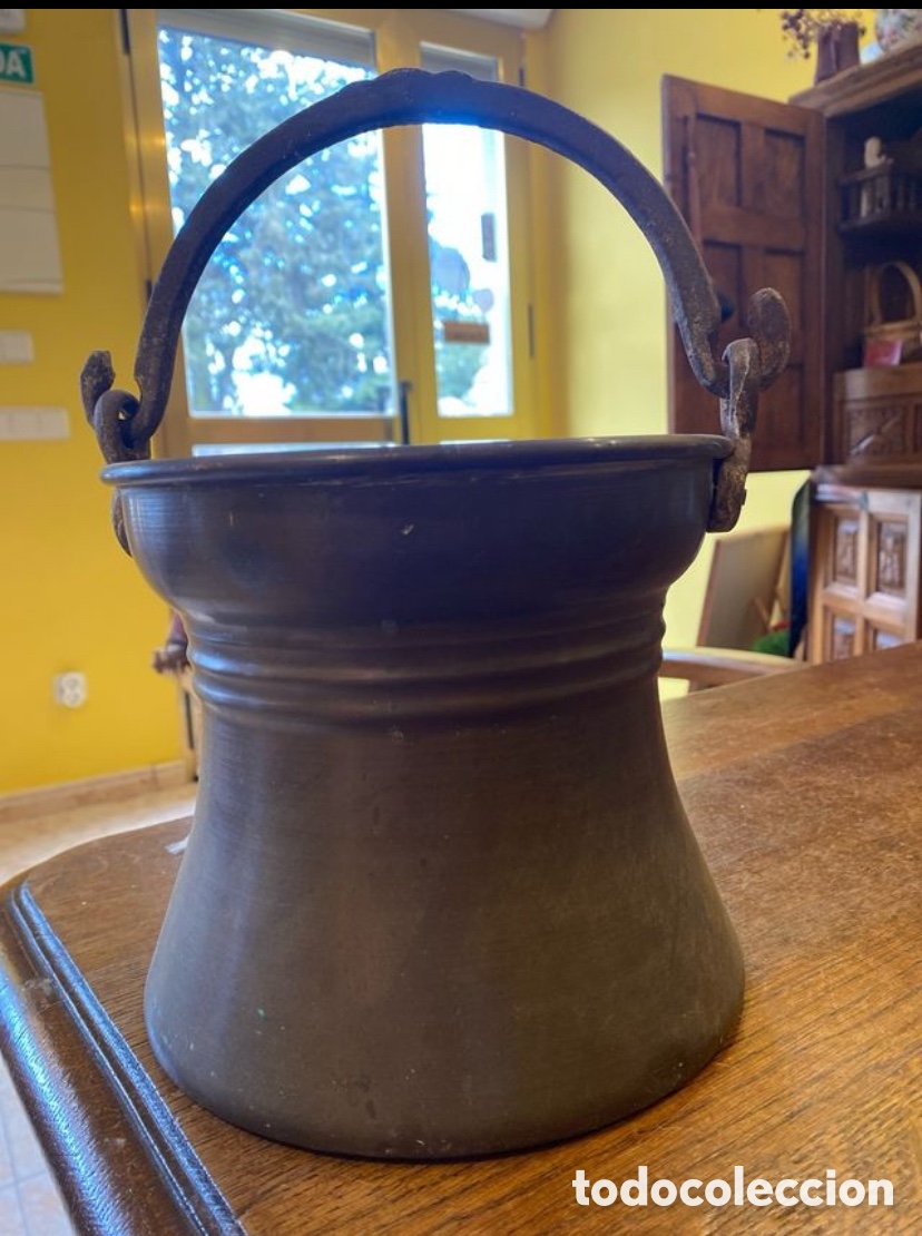 Antig&uuml;edades: Olla lat&oacute;n antigua chimenea - Foto 1