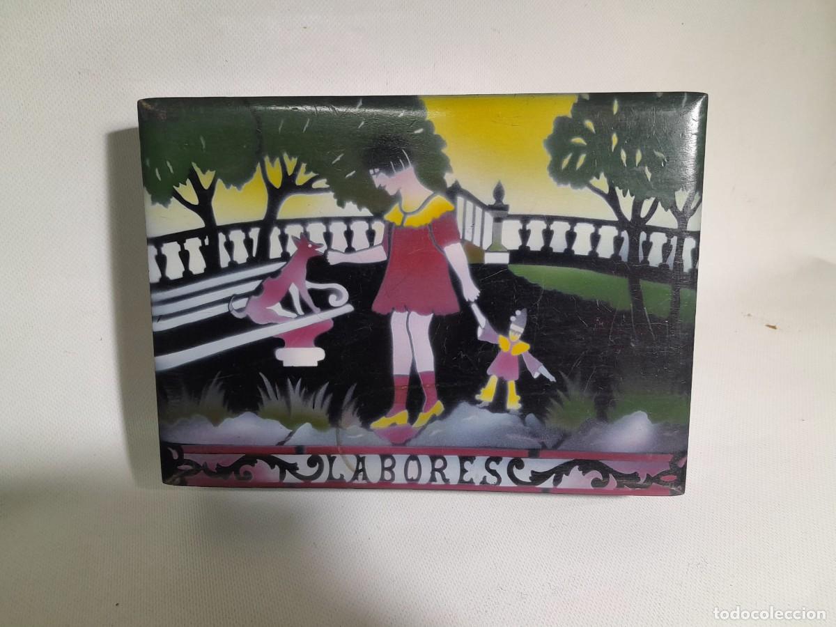 Antig&uuml;edades: caja de labores-madera pintada - Foto 1
