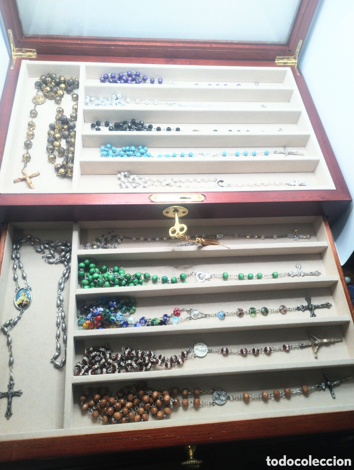 Antig&uuml;edades: Colecci&oacute;n de rosarios con estuche - Foto 1