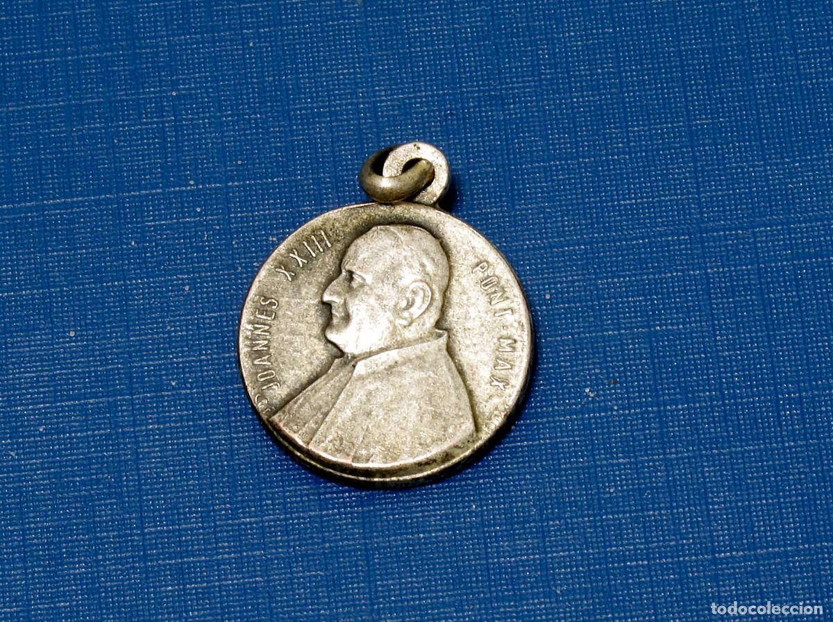 Antiquit&auml;ten: MEDALLITA JUAN XXIII /RELIQUIA DE TIERRA DE LA GRUTA VATICANA