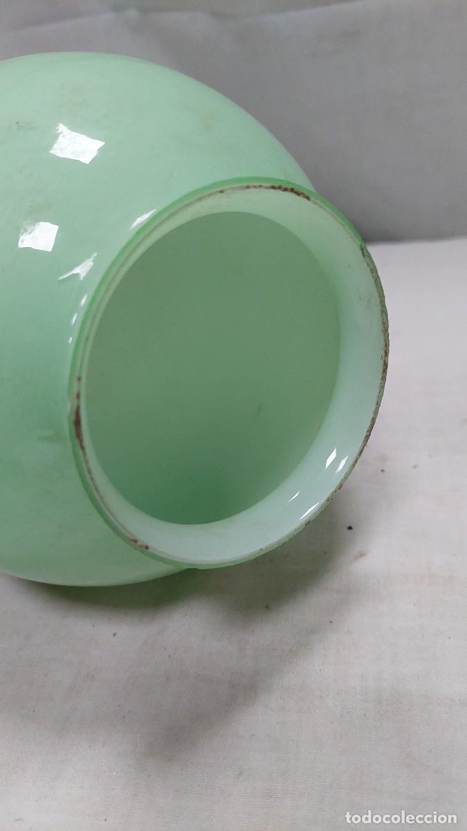 Antig&uuml;edades: Magn&iacute;fica tulipa de opalina verde de lampara - Foto 2