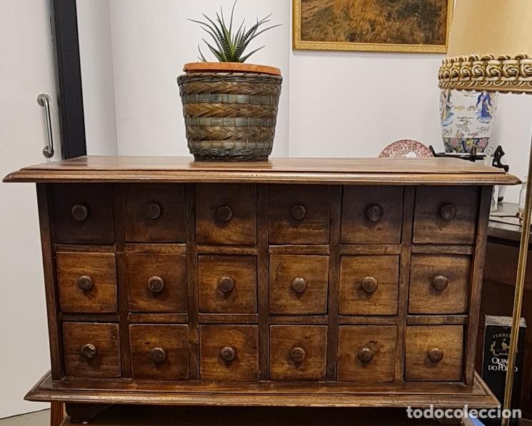 Antig&uuml;edades: Mueble de boticario o especiero en madera de teca - Foto 1