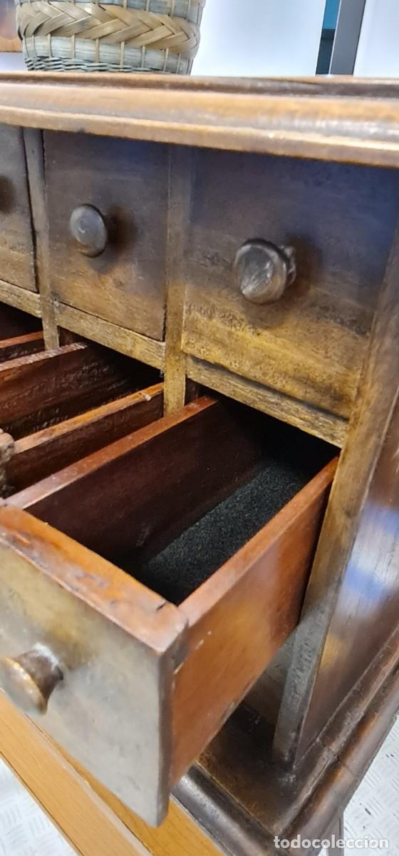Antig&uuml;edades: Mueble de boticario o especiero en madera de teca - Foto 2
