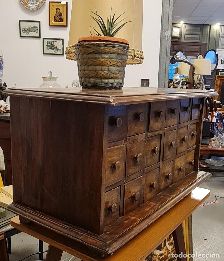 Antig&uuml;edades: Mueble de boticario o especiero en madera de teca - Foto 3