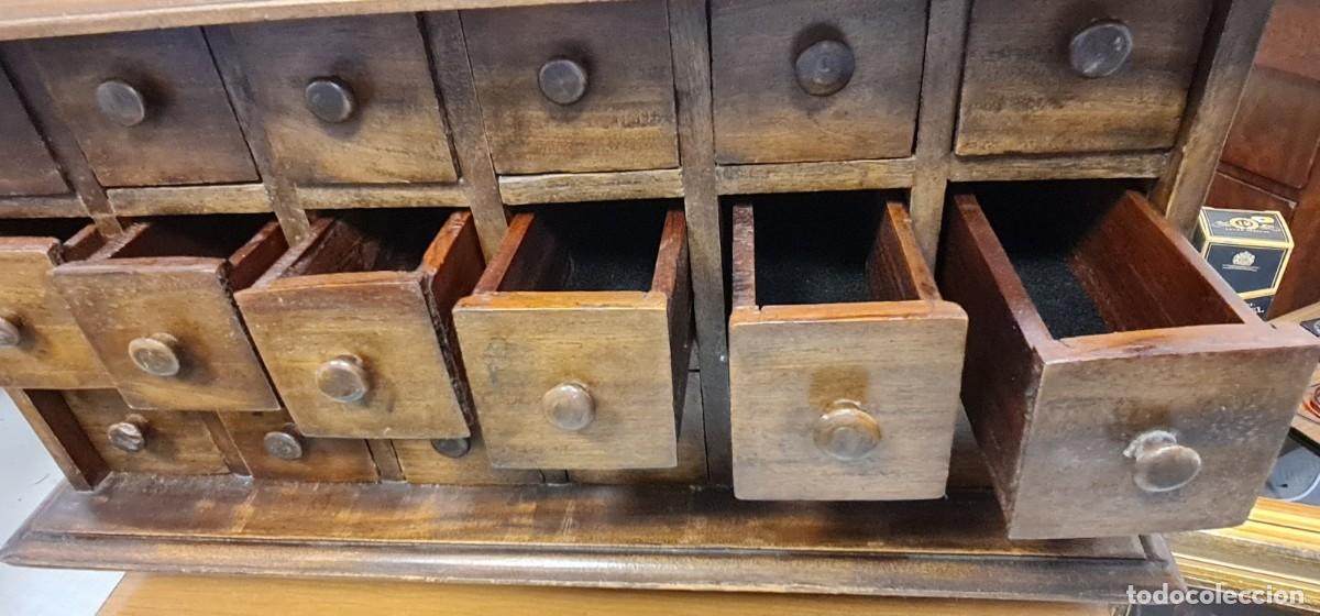 Antig&uuml;edades: Mueble de boticario o especiero en madera de teca - Foto 6