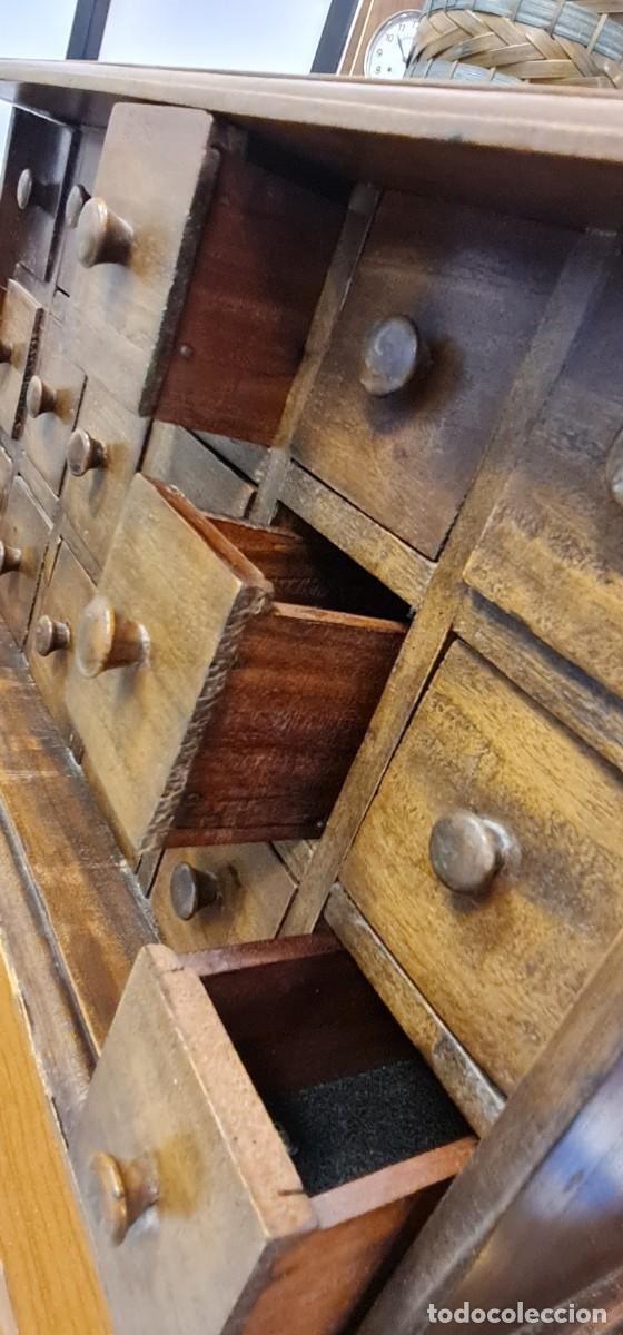 Antig&uuml;edades: Mueble de boticario o especiero en madera de teca - Foto 9