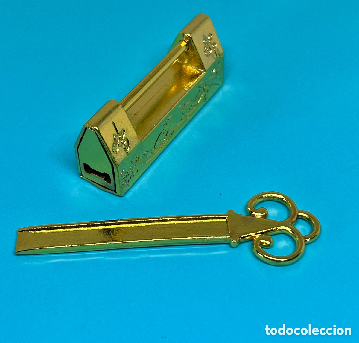 Antig&uuml;edades: CANDADO CHINO DORADO CON LLAVE - Foto 1