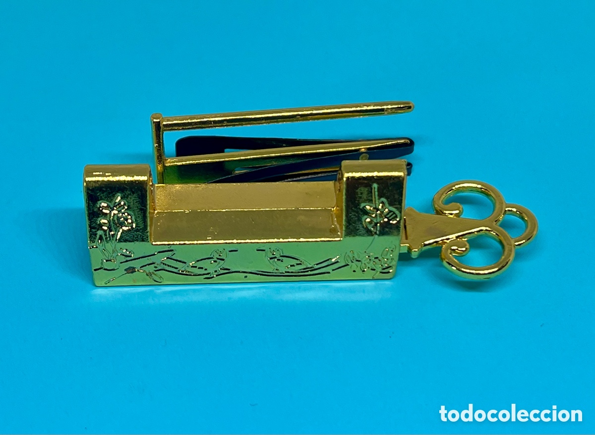 Antig&uuml;edades: CANDADO CHINO DORADO CON LLAVE - Foto 4