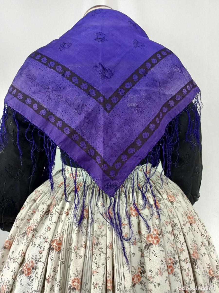 Antig&uuml;edades: Pa&ntilde;uelo de seda morado. Mant&oacute;n. - Foto 1