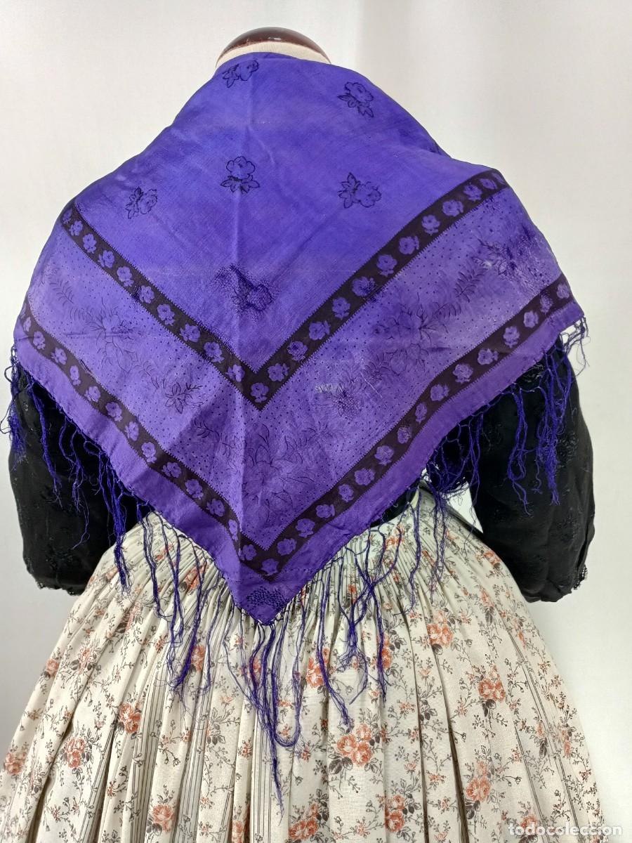Antig&uuml;edades: Pa&ntilde;uelo de seda morado. Mant&oacute;n. - Foto 3