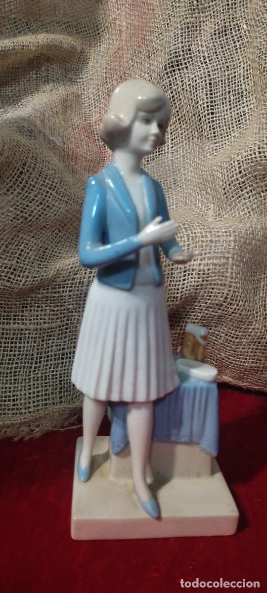 Antig&uuml;edades: PORCELANA MUJER MARCA REX - Foto 1