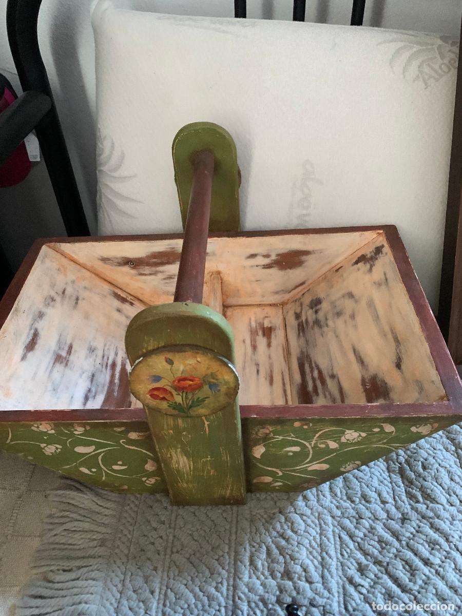 Antig&uuml;edades: Antiguo costurero de madera restaurado - Foto 1