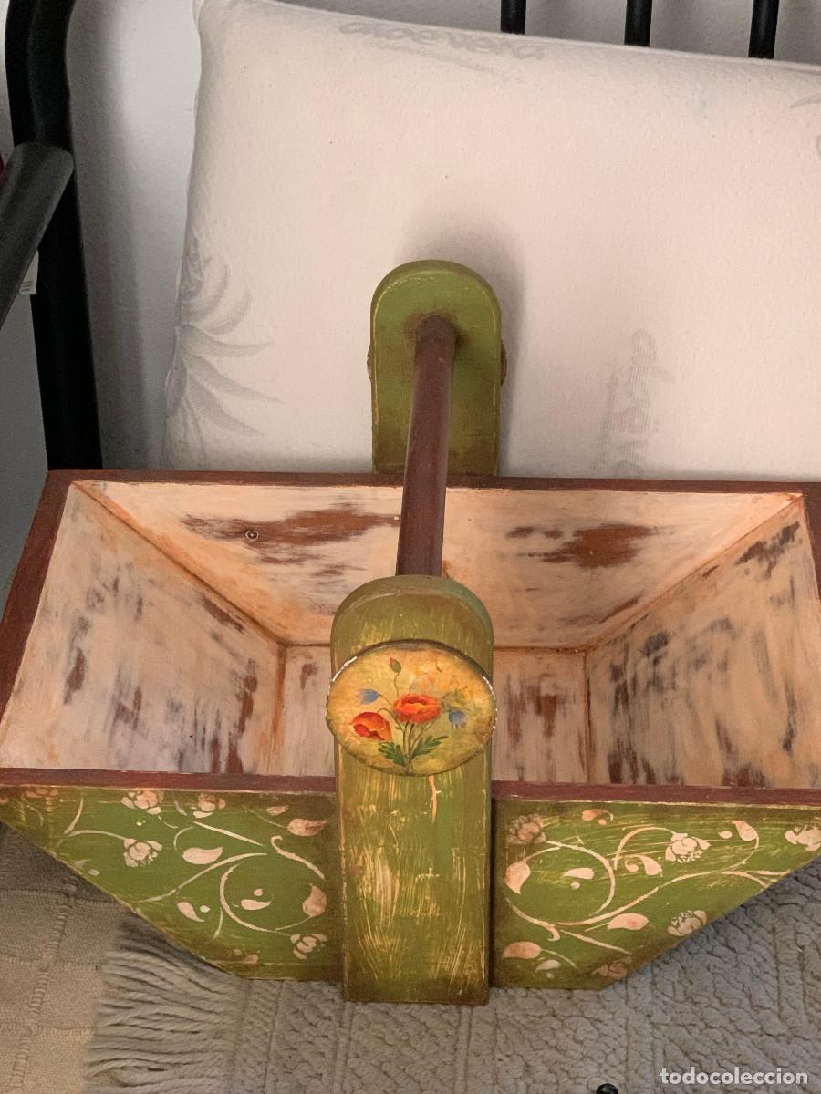 Antig&uuml;edades: Antiguo costurero de madera restaurado - Foto 2