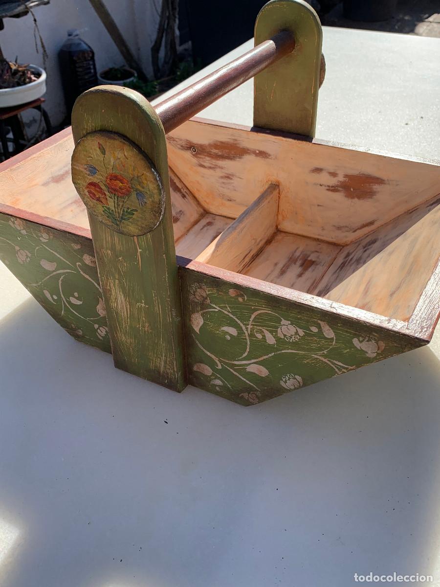 Antig&uuml;edades: Antiguo costurero de madera restaurado - Foto 9