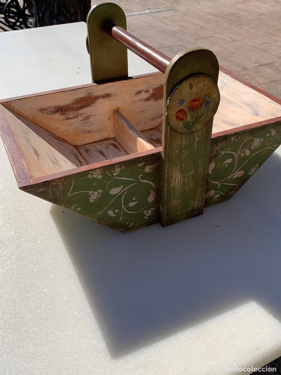 Antig&uuml;edades: Antiguo costurero de madera restaurado - Foto 11